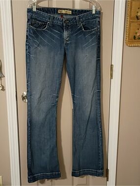 BKE Denim Sabrina Y2K low rise stretch boot cut distressed jeans.  Sz 31 x 33.5.